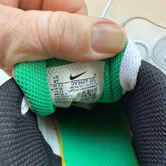 Nike Air Max 90 Boys' Sneakers White Stadium Green DV3607-102 US 3.5 Y - Picture 8 of 8